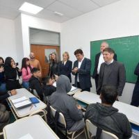 Kicillof llegó a las 201 escuelas nuevas y marcó diferencias con la oposición