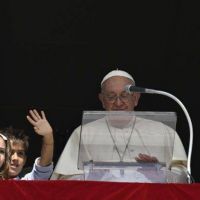 Francisco en el Ángelus: 'En la Iglesia se puede ser pecador, pero no un corrupto'