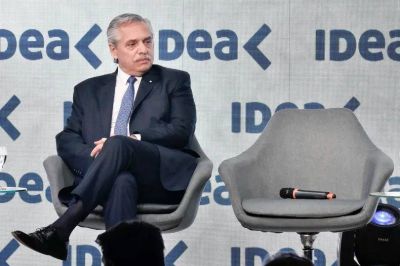 La peor despedida: el C�rculo Rojo desaprob� a Alberto Fern�ndez