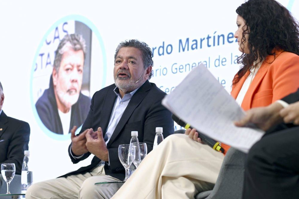 En el Coloquio de IDEA, Gerardo Martínez desautorizó a la CGT y dijo que «no es el momento» de reducir la jornada laboral