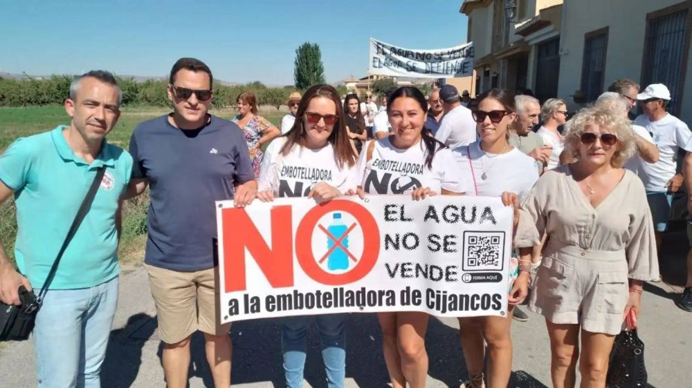 La guerra por el agua de Sierra Nevada: regantes y ecologistas contra las empresas embotelladoras