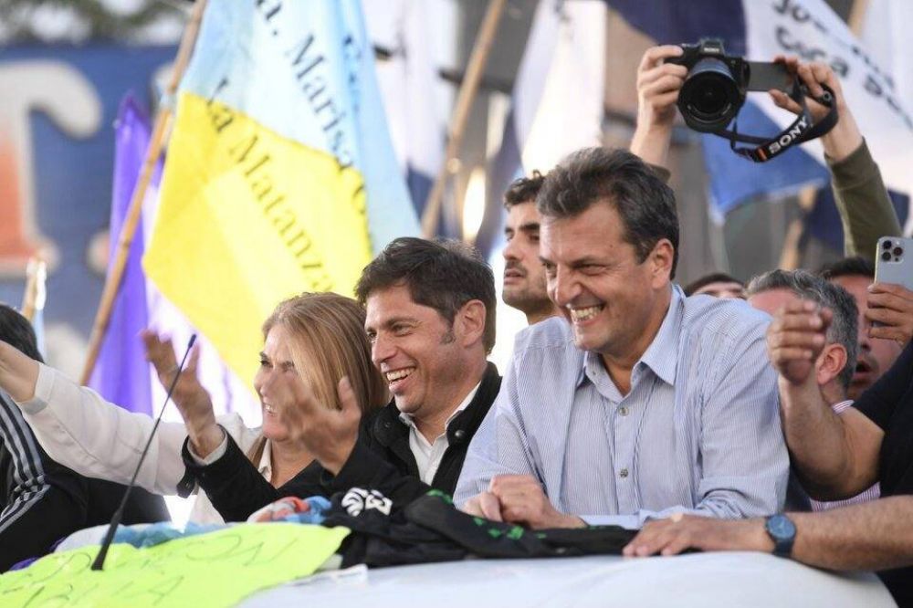Sergio Massa y Axel Kicillof encabezaron una caravana peronista por el conurbano bonaerense