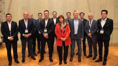 Macri simul� su asistencia al debate y Patricia lo expuso: 