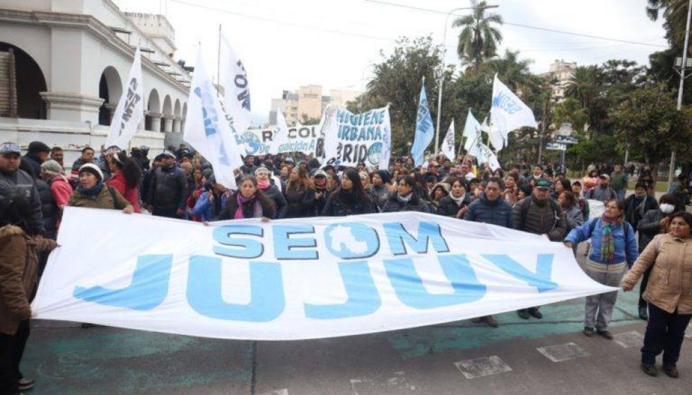 Escndalo en Jujuy: Militantes radicales con patotas armadas y complicidad policial, amenazan con tomar el sindicato de municipales SEOM
