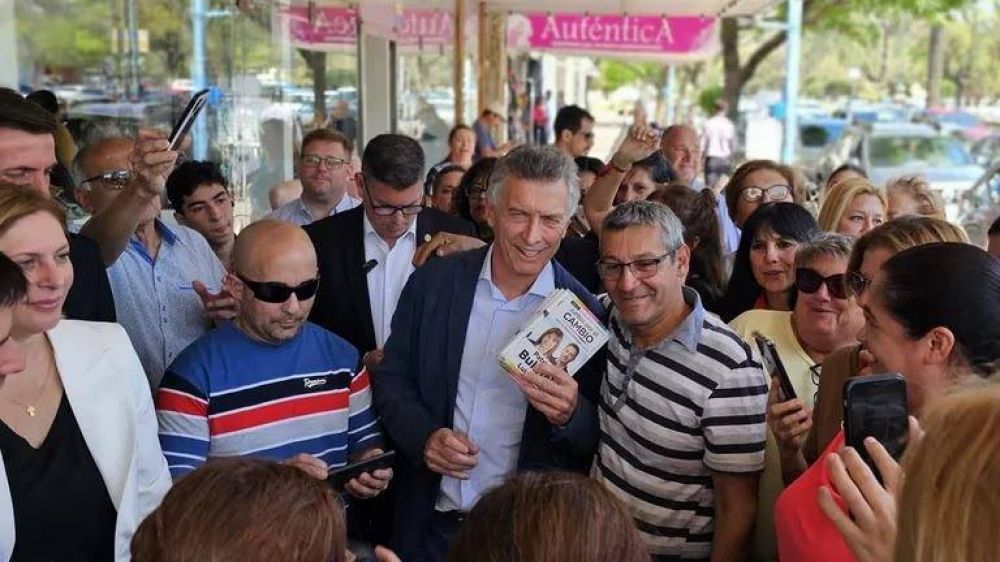 Mauricio Macri hizo campaa en Santa Fe: reparti boletas y pidi votar a Patricia Bullrich