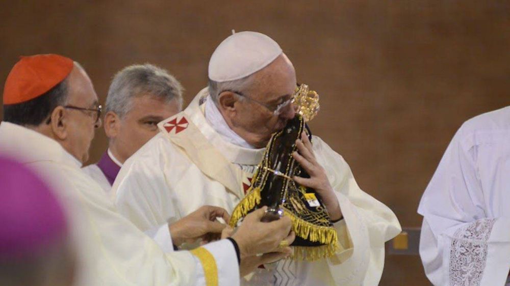 Francisco: Que Nuestra Seora de Aparecida cuide a todo el pueblo brasileo