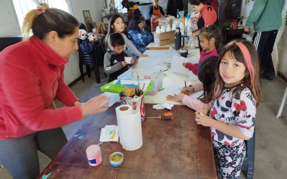 El administrador diocesano, Pbro. Luis Albniga, visit esta maana las comunidades del sur de Santa Rosa.