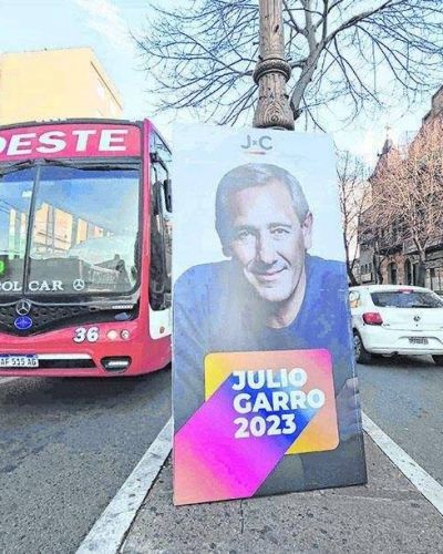 En La Plata, la campaña se concentra en dos candidatos a intendente