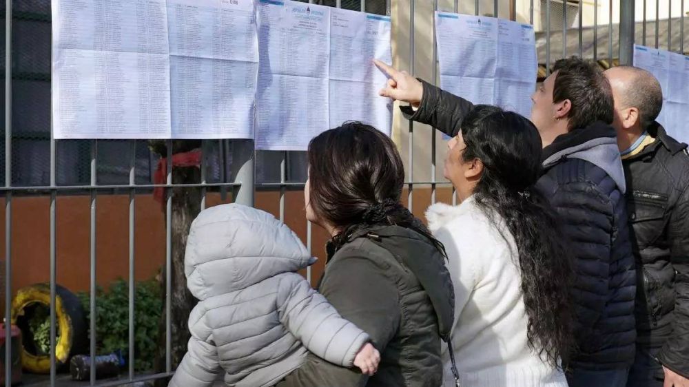 Ausentes en las PASO, protagonistas el 22-O: el voto m�s buscado es el de las mujeres que llegan �informadas� a la urna