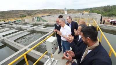 Schiaretti retom� sus actividades como gobernador y evit� pronunciarse sobre el balotaje