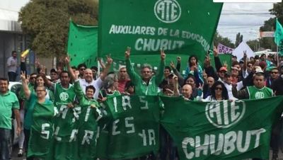 El Sur en estado de alerta: reclamos por paritarias en Chubut y Bariloche