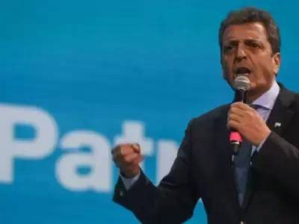 Centrado en la gestin, Massa aguarda la implosin opositora para retomar la campaa
