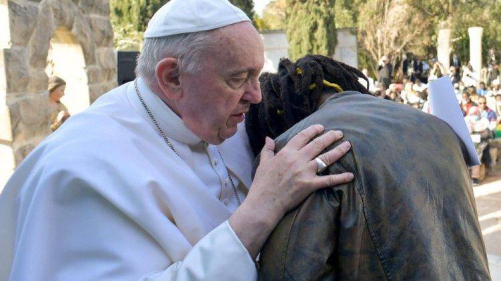 La persona debe ser el centro de las cuestiones migratorias, record� Francisco