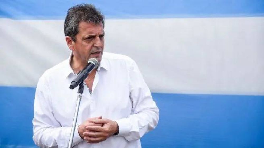 Massa ya recibi encuestas sobre el pacto Milei-Macri y relanza su gira federal