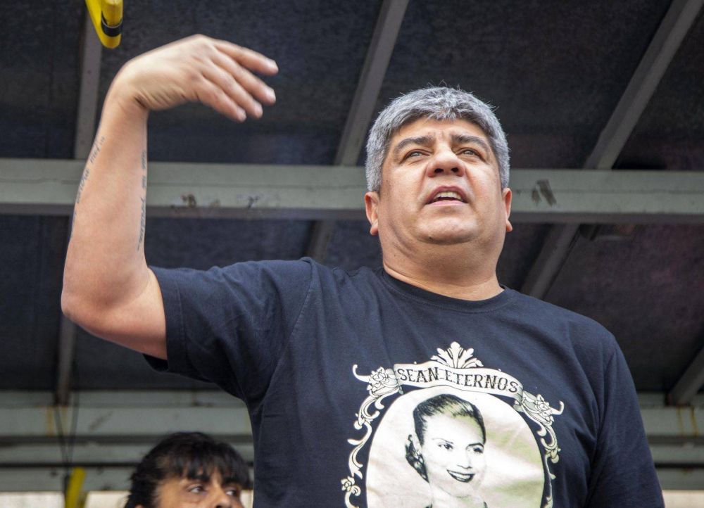 Traigan al gorila de Milei para que vea: Camioneros le dedic un cantito al candidato