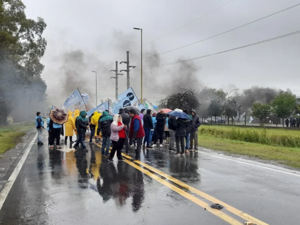 Gremios y CGT local se manifestaron reclamando reincorporacin de mujer despedida