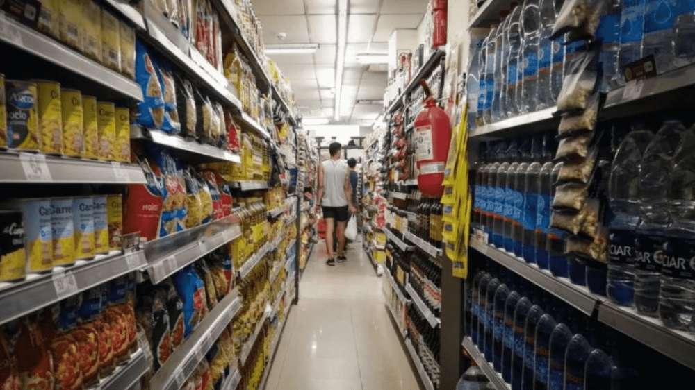 Restringen la venta de una lnea de gaseosas en un popular supermercado de Tunuyn