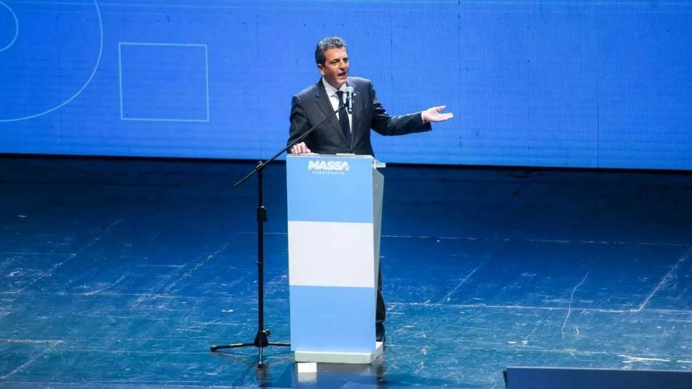 Massa encabez� dos actos a 11 d�as del balotaje y propuso un programa �para los pr�ximos 10 � 20 a�os�
