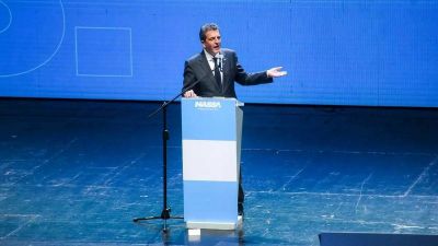 Massa encabez� dos actos a 11 d�as del balotaje y propuso un programa �para los pr�ximos 10 � 20 a�os�