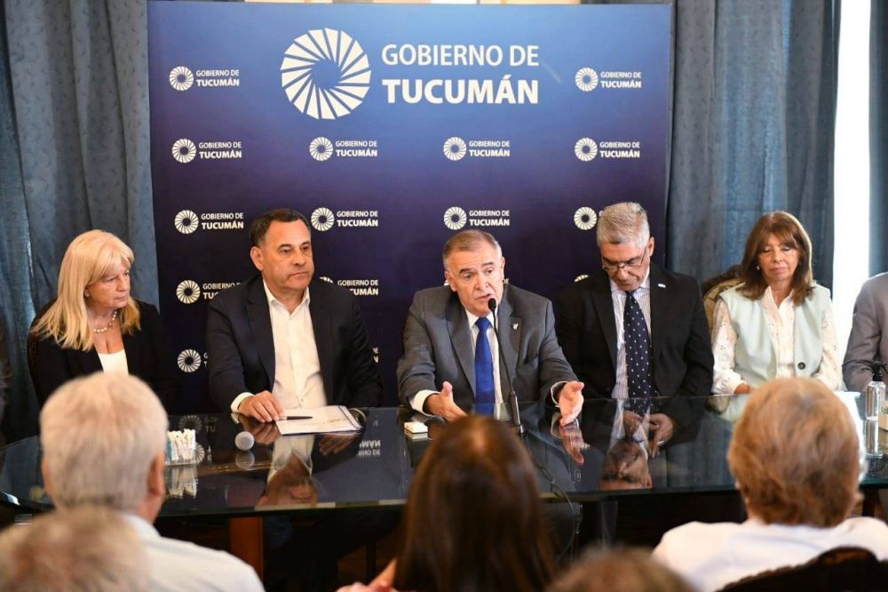 El gobernador Jaldo anunci que los estatales tucumanos recibirn $40.000 como anticipo de las paritarias que reabren la semana que viene