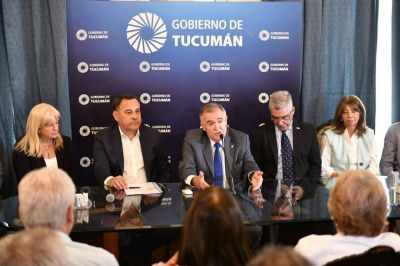 El gobernador Jaldo anunció que los estatales tucumanos recibirán $40.000 como anticipo de las paritarias que reabren la semana que viene
