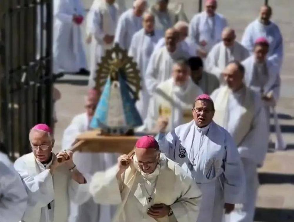 El deseo de la visita del Papa y la oraci�n por la patria, ejes del plenario episcopal