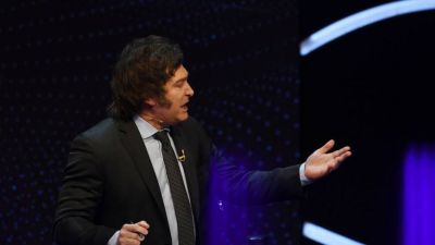 Milei dijo que Massa llev� 'tosedores' para desconcentrarlo: 