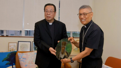 Histórico: el jefe de la Iglesia Patriótica visita Hong Kong