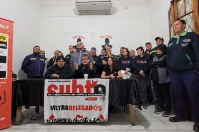 Trabajadores del Subte abren molinetes en la Lnea D ante en reclamo de la recuccin horaria y por el asbesto