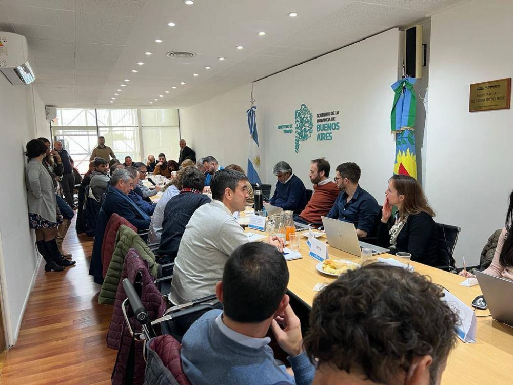 Estatales bonaerenses acordaron un aumento salarial del 25% para noviembre y reapertura en diciembre
