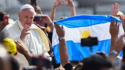 El papa Francisco telefonea a Milei y este le ratifica invitacin para visitar Argentina