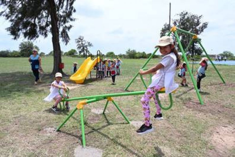 El Operativo RuralEs RENATRE inaugur una plaza de juegos infantiles en El Nochero, norte de Santa Fe