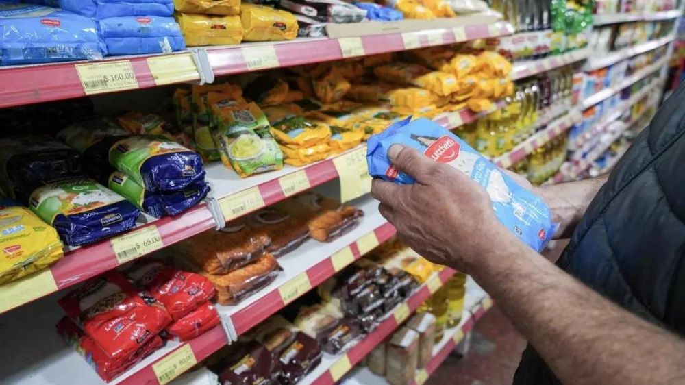 Se aceleran los precios y amenazan con subir 40% promedio en los supermercados