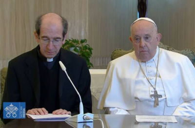El papa Francisco revel� que padece una �inflamaci�n de los pulmones�: no pudo asomarse a la ventana