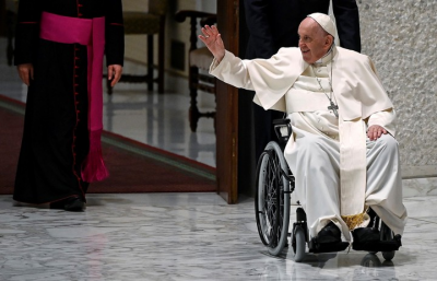 La salud del Papa Francisco mejora tras descartarse una neumonía