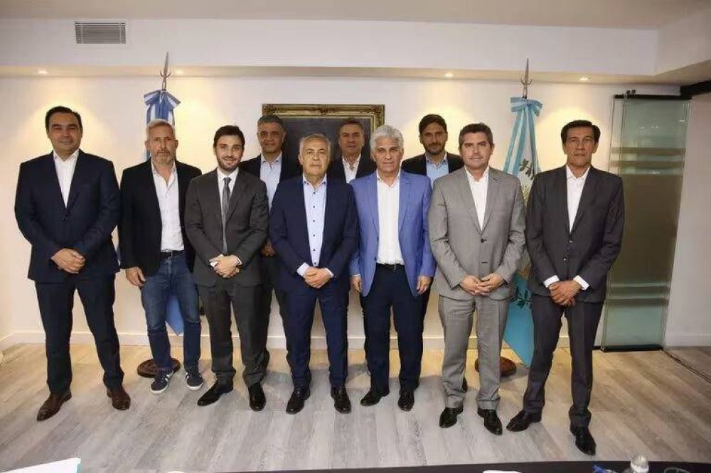 Gobernadores y legisladores de Juntos por el Cambio se renen en un clima tenso por el futuro vnculo con Milei
