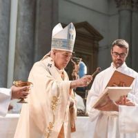 El arzobispo de Paraná, a dos recién ordenados: humildad y mansedumbre