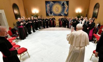El Papa llama a reflexionar sobre la dimensi�n femenina de la Iglesia
