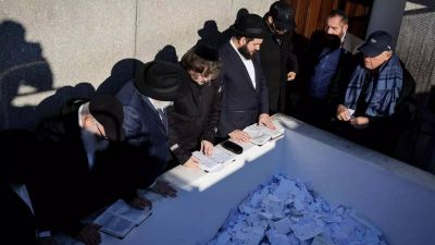 La comunidad judía ortodoxa argentina, desconcertada por los gestos religiosos de Milei