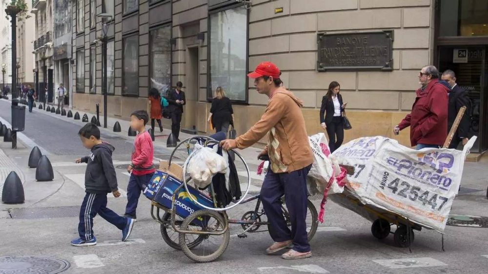 Hay que pasar el verano: salto inflacionario, derrumbe econmico y ms pobreza