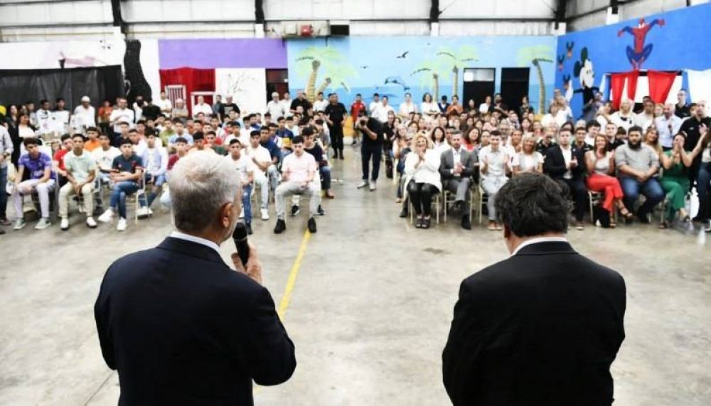 Alak y Sileoni estuvieron presentes en la graduacin de tres mil presos en Campana