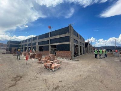 Por la confirmación de Milei de que paralizará la obra pública, 110 obreros fueron despedidos de la construcción del nuevo hospital de Chilecito