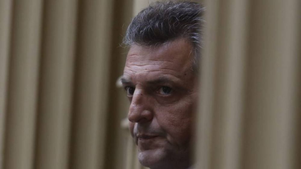 Massa sale a cortar el bloque propio del interior: 