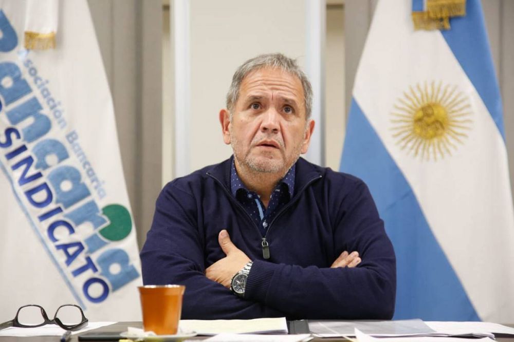 Los bancarios le reclamaron a Milei que respete el derecho al trabajo y rechazaron por inviable una dolarizacin de la Argentina