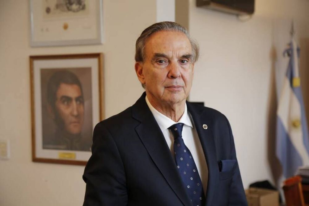 Miguel �ngel Pichetto: �Milei no se parece a Menem, quien ten�a una formaci�n pol�tica de mucho volumen�