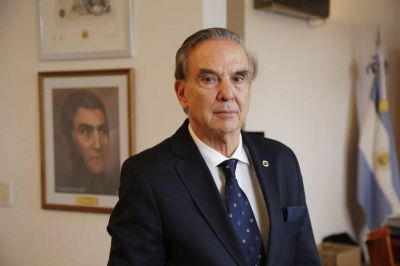 Miguel �ngel Pichetto: �Milei no se parece a Menem, quien ten�a una formaci�n pol�tica de mucho volumen�
