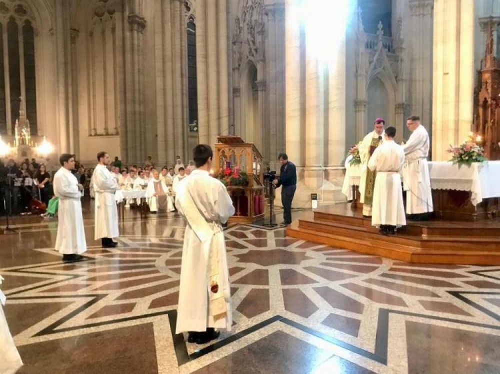 La Iglesia platense celebr la ordenacin de un nuevo sacerdote y dos diconos
