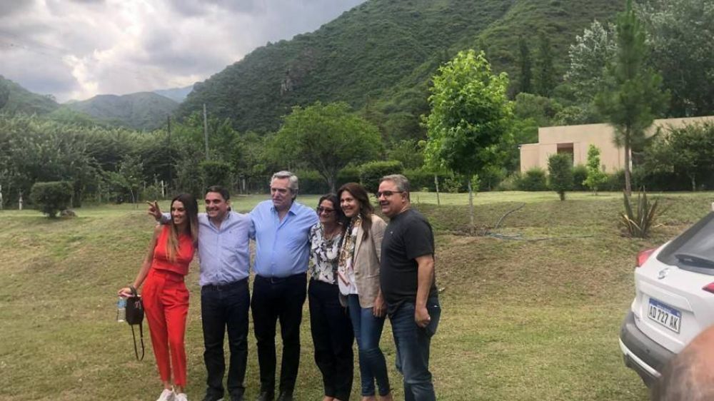 Alberto y Barrionuevo ponen a la secretaria de Turismo de Milei