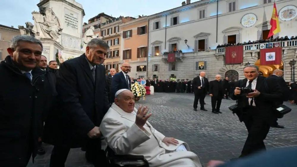 El Papa Francisco sorprendi a una multitud que homenajeaba a la Virgen Mara