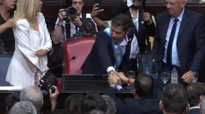 El bast�n de CFK a Axel Kicillof, advertencia a Milei, autocr�tica y un fr�o saludo con M�ximo
